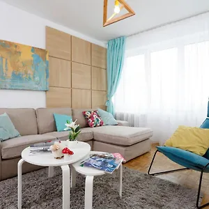 Lovely 2 Bedroom Near Old Town Apartment